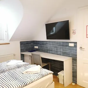  Hostal H2o